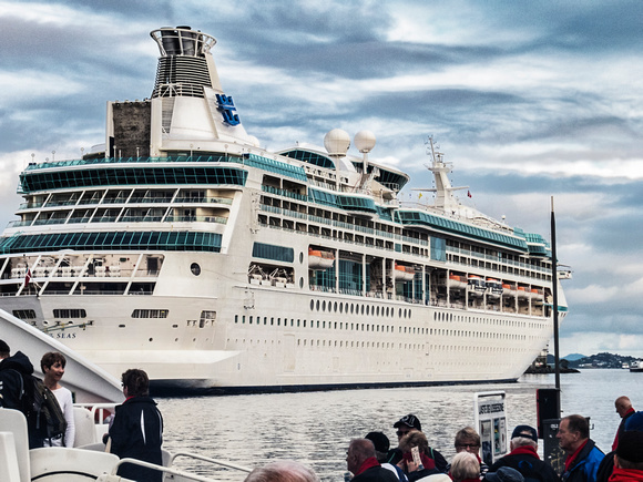 Boarding Fjord cruise Lysefjord & Preikestolen